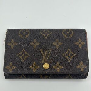 Louis Vuitton wallet some wear and tear but overall good use! 100% authentic!